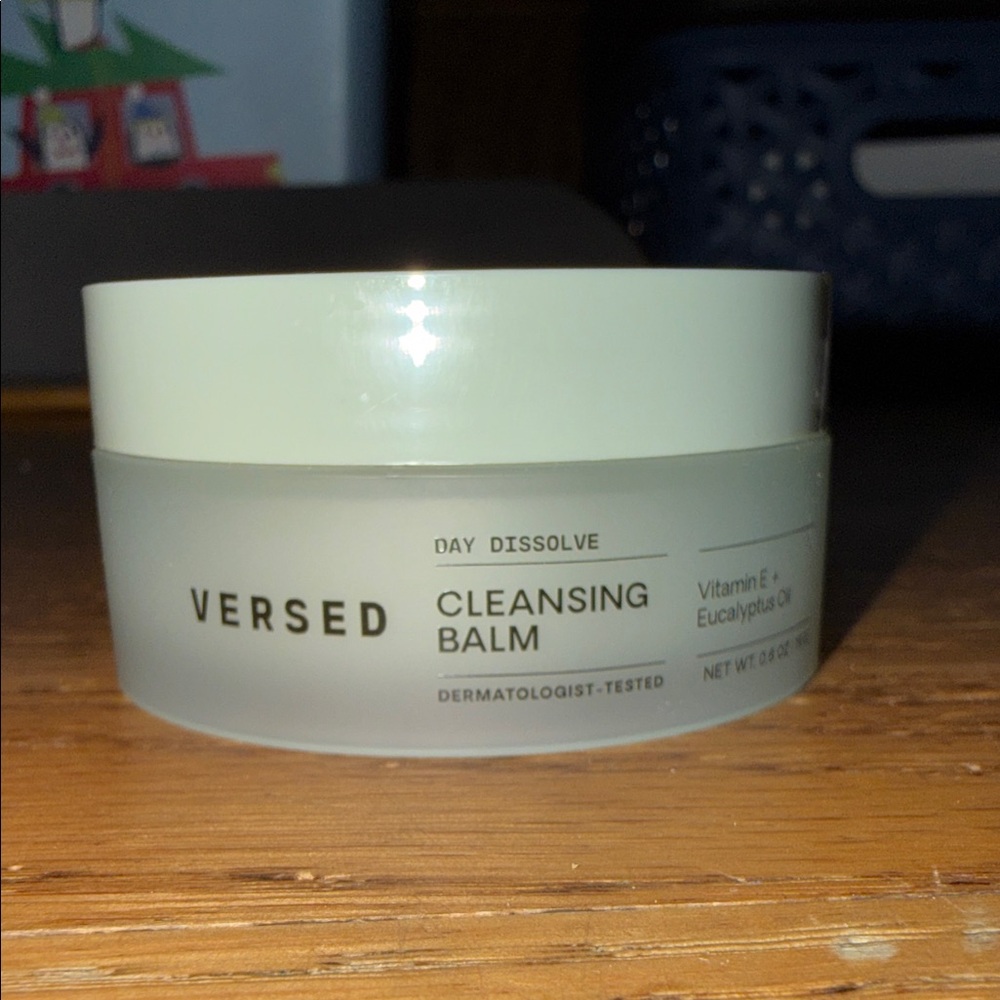Versed Day Dissolve Cleansing Balm - Light Green